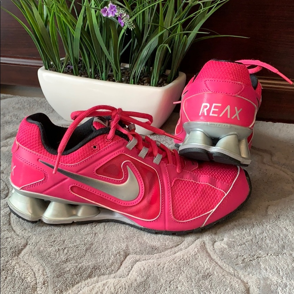 Pink Reax Run 8 Nike Tennis shoes 👟